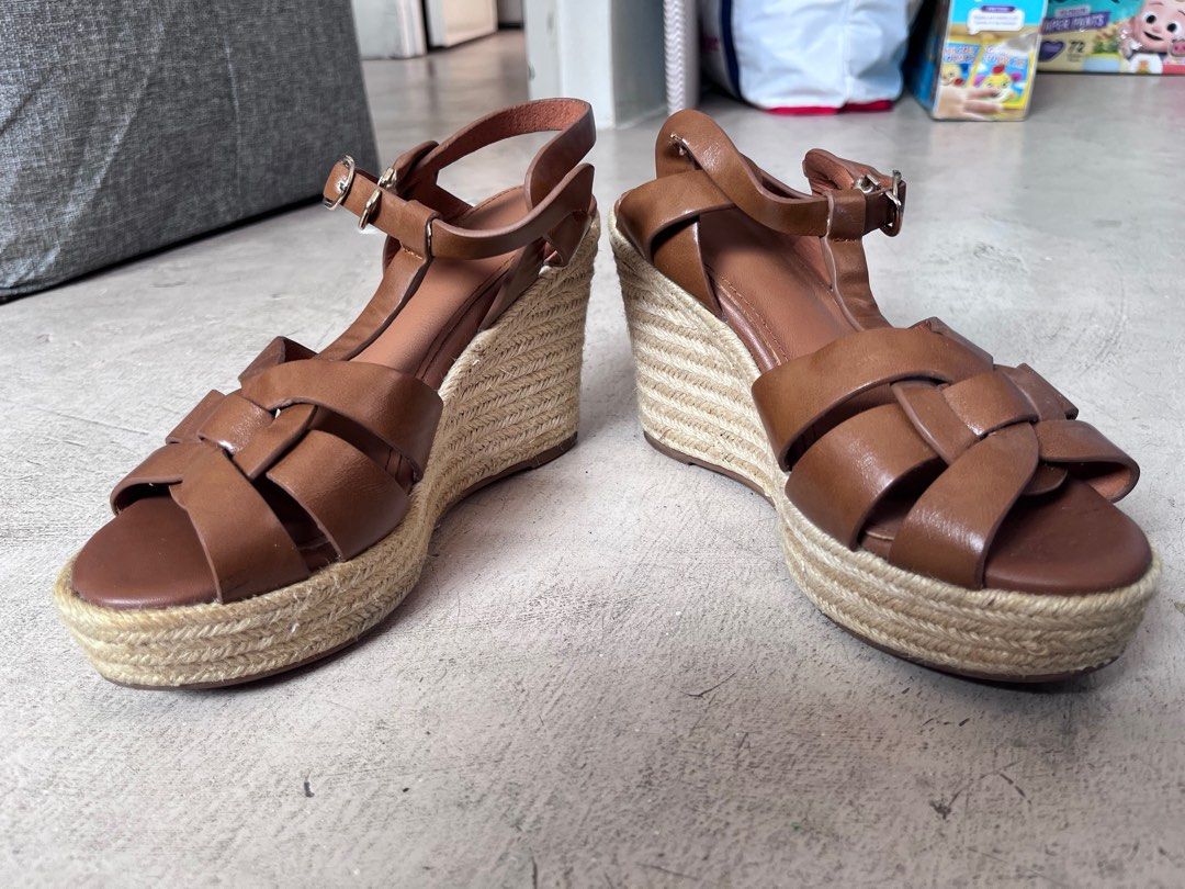 Brown Wedge Sandals (Category: Flats & Sandals) located in Bulacan. Submitted by handlewithcaution (Listing ID 1410309590, Image 1). Description: Brown Wedge Sandals Size 35/ 22cm Preloved, may minimal flaw not noticeable. No brand but the quality 10/10. Video call accepted but for sure buyer only. Location: Tanza Cavite.