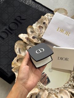 (Category: ) located in . Submitted by thetopspotfashionboutique (Listing ID 1410249155, Image 1). Description: .