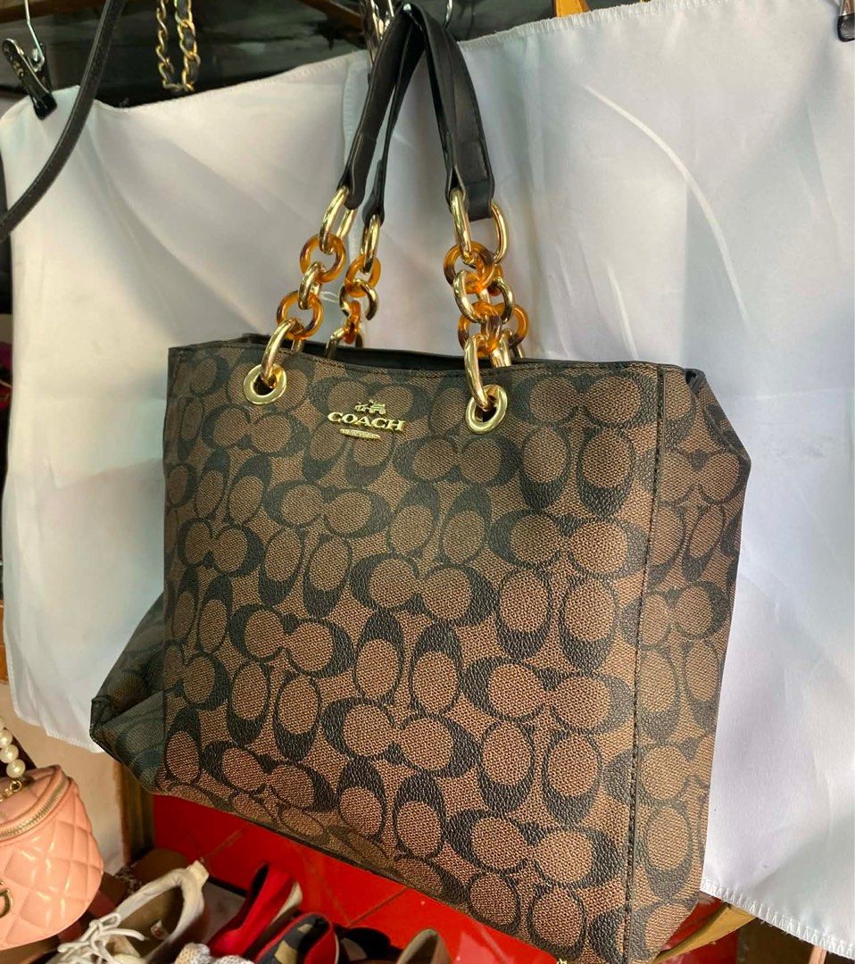 Coach Cammie Chain Tote Bag (Category: Tote Bags) located in Manila. Submitted by mareeya__ (Listing ID 1410244093, Image 3). Description: .