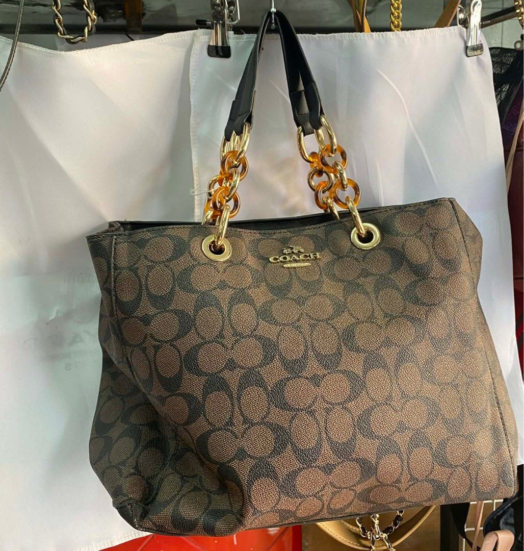 Coach Cammie Chain Tote Bag (Category: Tote Bags) located in Manila. Submitted by mareeya__ (Listing ID 1410244093, Image 2). Description: .