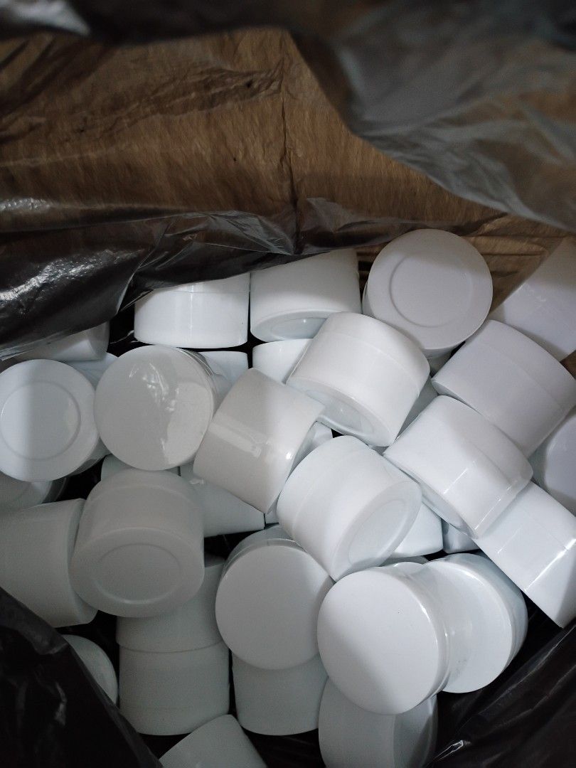 Cream Containers FOR SALE (Category: Everything Else Others) located in Manila. Submitted by ThatPinkInTheCorner (Listing ID 1410222460, Image 3). Description: 114pcs size: 5x3.2cm dia GOOD FOR: DIY creams, balms, serums RFS: Bought a lot but didnt have time to DIY.
