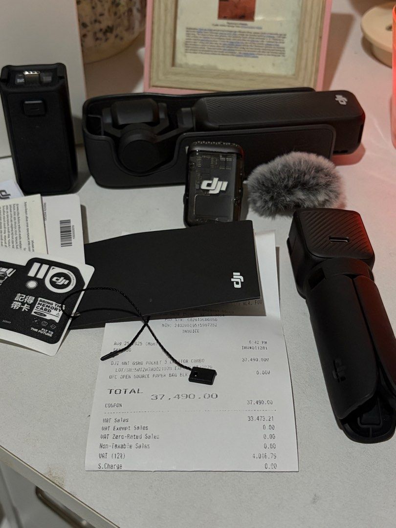 DJI Osmo Pocket 3 Creator Combo (Category: Cameras) located in Makati City. Submitted by as1anseller (Listing ID 1410356123, Image 2). Description: Selling my beloved DJI Osmo Pocket 3 🥹 • This is the creator combo! It comes with everything na (mic, extra batt, tripod, etc.) • Only a few months old 😞 • Used only a few times • Orig price in pic! • Comes with the original box and paper bag and everything RFS: Mas gusto ko pala ng Canon SX740HS 😭