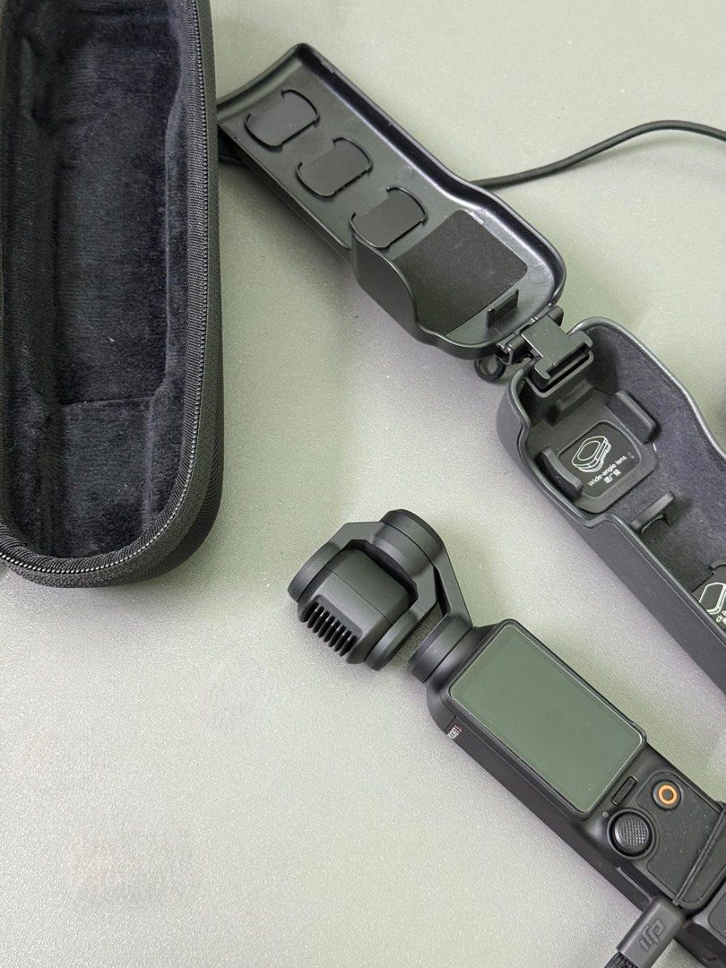 DJI Osmo Pocket 3 with Accessories (Category: Cameras) located in Puchong. Submitted by caecombo (Listing ID 1408804342, Image 1). Description: - DJI Osmo Pocket 3 camera included - Protective case for storage and travel - Built-in screen and control buttons - Includes charging cable Free: tripod stand, pocket 3 container,pocket 3 cover.