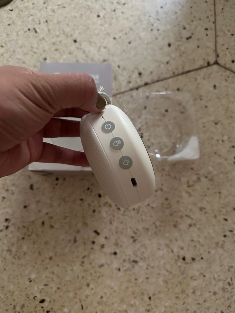 Dreamegg D11 MAX Portable Sound Machine (Category: Baby Monitors) located in Angeles City. Submitted by mystiquemayhem (Listing ID 1410208964, Image 2). Description: Dreamegg D11 MAX portable sound machine is designed for travel. It features a built-in battery and offers 60 hours of continuous use. It has multiple sound options and is wireless. The device is white and comes with a box..
