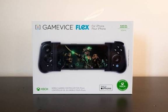 Gamevice Flex iPhone Controller (Category: Controllers) located in Singapore. Submitted by iloveminecraft_ (Listing ID 1410189818, Image 2). Description: - Works with iPhone models with lightning cable - Does not require battery to use - All accessories included with box - No damage to product - Compatible with iPhone with case included - Manufacturer does not produce this controller anymore, product more scarce.
