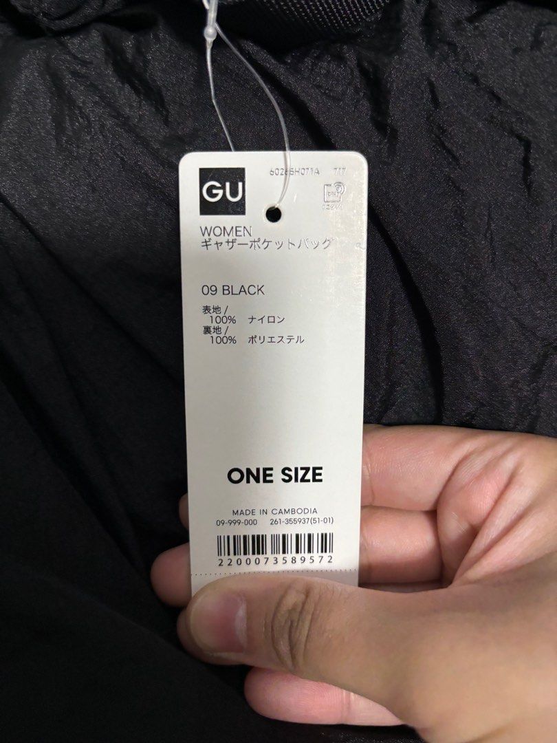 GU Gather Pocket Bag - Black (Category: Shoulder Bags) located in Manila. Submitted by amrtn (Listing ID 1410284782, Image 2). Description: - Bought from GU Japan - Never been used - w/ tag.