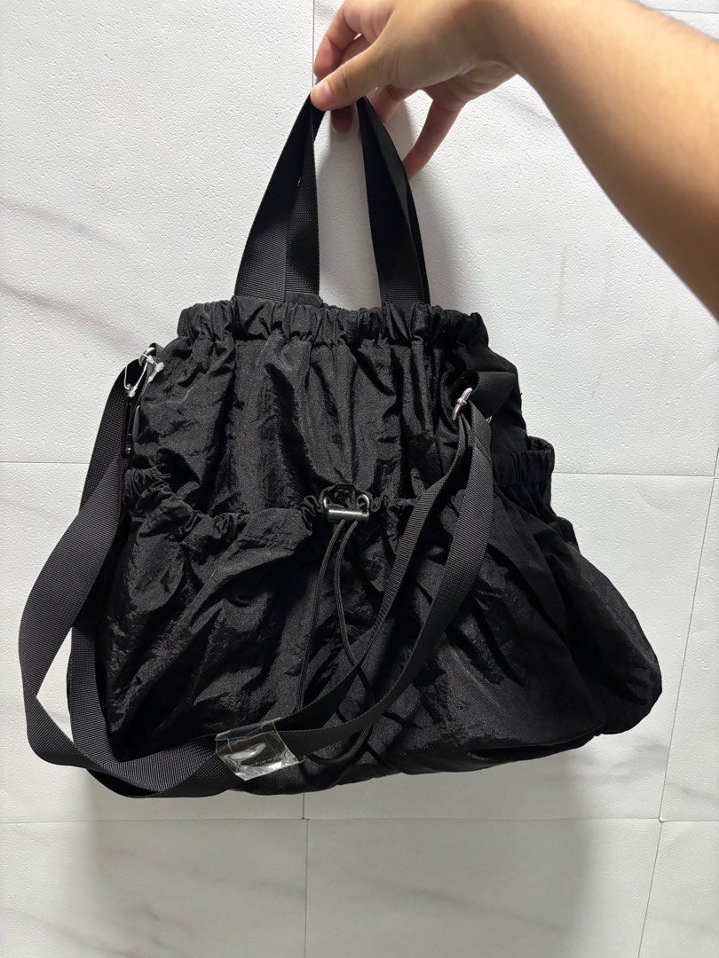 GU Gather Pocket Bag - Black (Category: Shoulder Bags) located in Manila. Submitted by amrtn (Listing ID 1410284782, Image 1). Description: - Bought from GU Japan - Never been used - w/ tag.