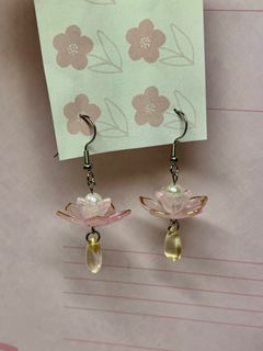 (Category: ) located in . Submitted by puff_beads (Listing ID 1410282877, Image 1). Description: .