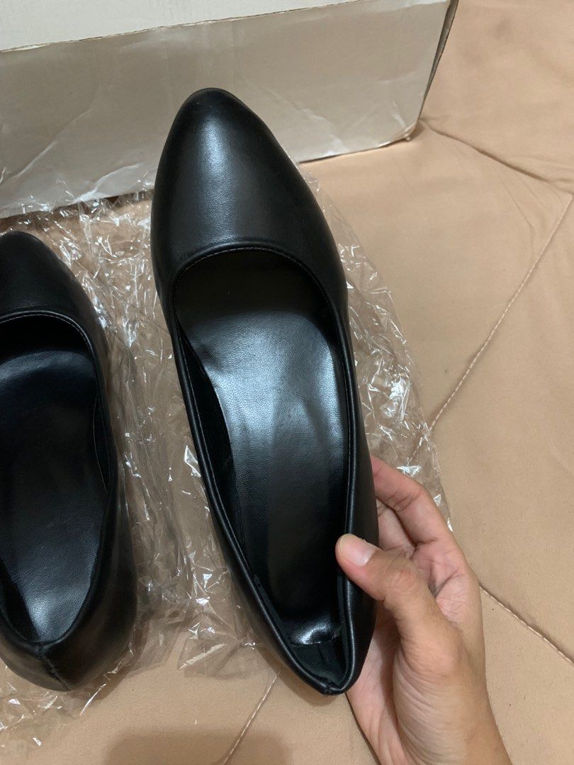 Heels (Category: Heels) located in Kota Bharu. Submitted by whiterose01 (Listing ID 1410293313, Image 3). Description: Size 36. Pakai sekali je for convocation.