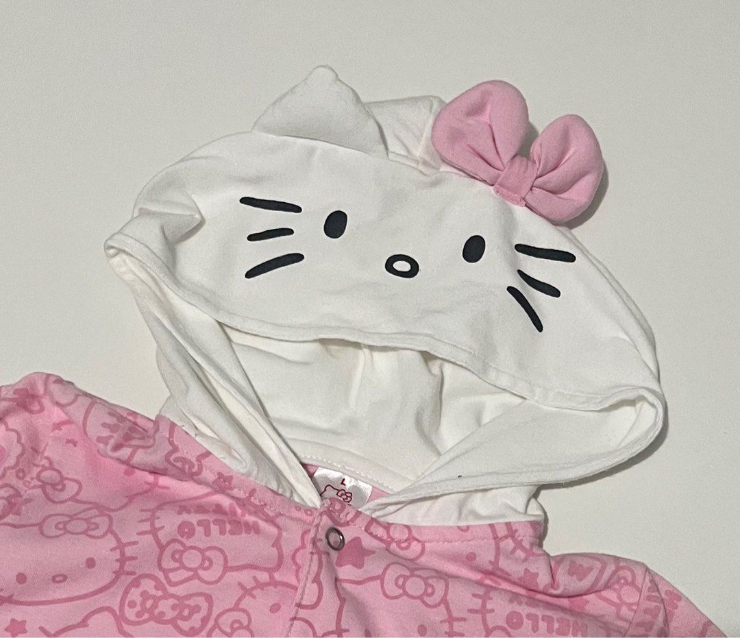 Hello Kitty Hooded Romper / Onesie (Size L) (Category: Babies & Kids Fashion) located in Angeles City. Submitted by declutterko (Listing ID 1410245263, Image 2). Description: - Authentic, bought from the mall - Only used once or twice - For ages 2-3 years old depending on your baby’s height.