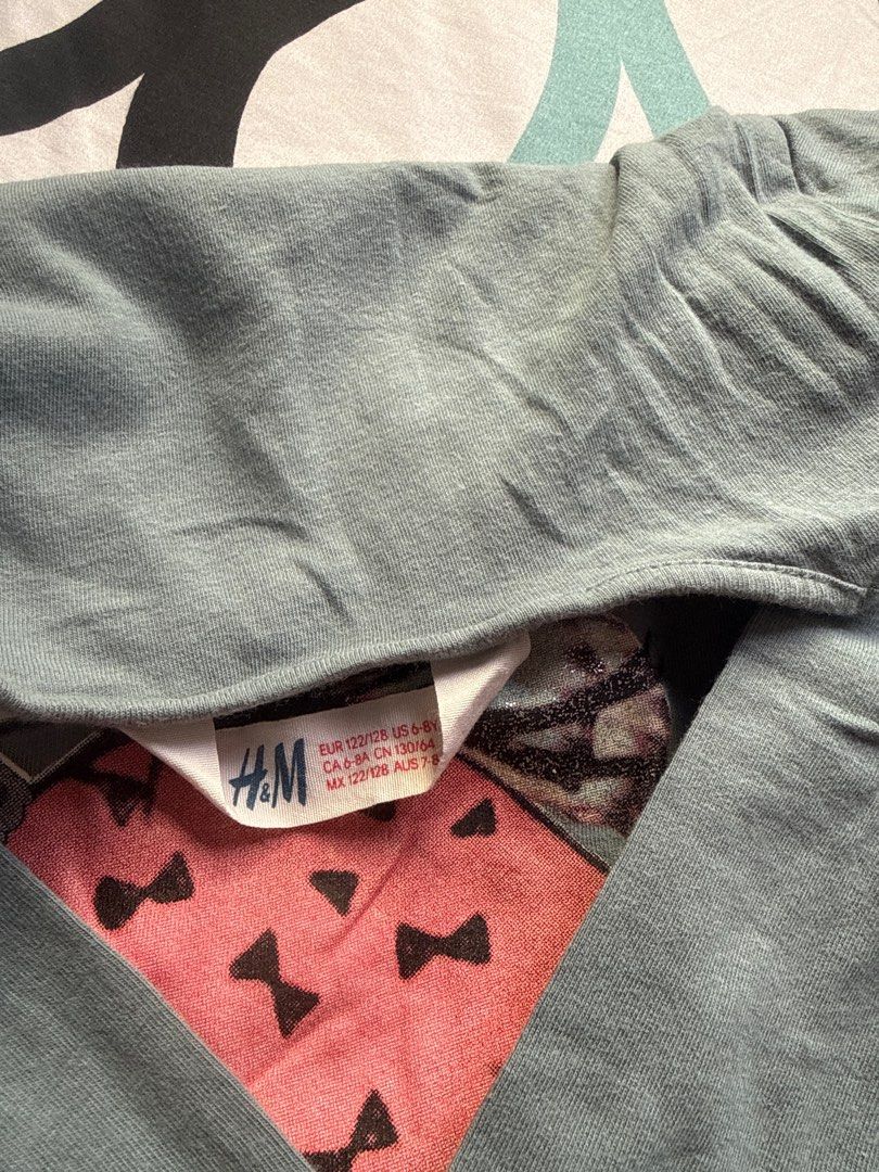 H&M Cat Print Long Sleeve Shirt (Category: Babies & Kids Fashion) located in Bacoor. Submitted by rizza_455 (Listing ID 1410190457, Image 2). Description: - Long-sleeved shirt with adorable cat print - Size: 6-8 years old - Color: Muted teal - Features a round neckline - Made from soft, comfortable fabric - Perfect for everyday wear fit to 4-5 yrs old.