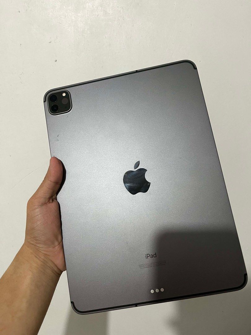 IPAD PRO 11 128GB Wifi + cellular ( 2nd Gen ) (Category: iPad) located in Paranaque City. Submitted by louise240817 (Listing ID 1410333352, Image 2). Description: issue: ipad bypassed lahat pwede gawin maliban sa reset and update -all parts orig -never na repair -nagagamit ng maayos can download and log in your own apple id.