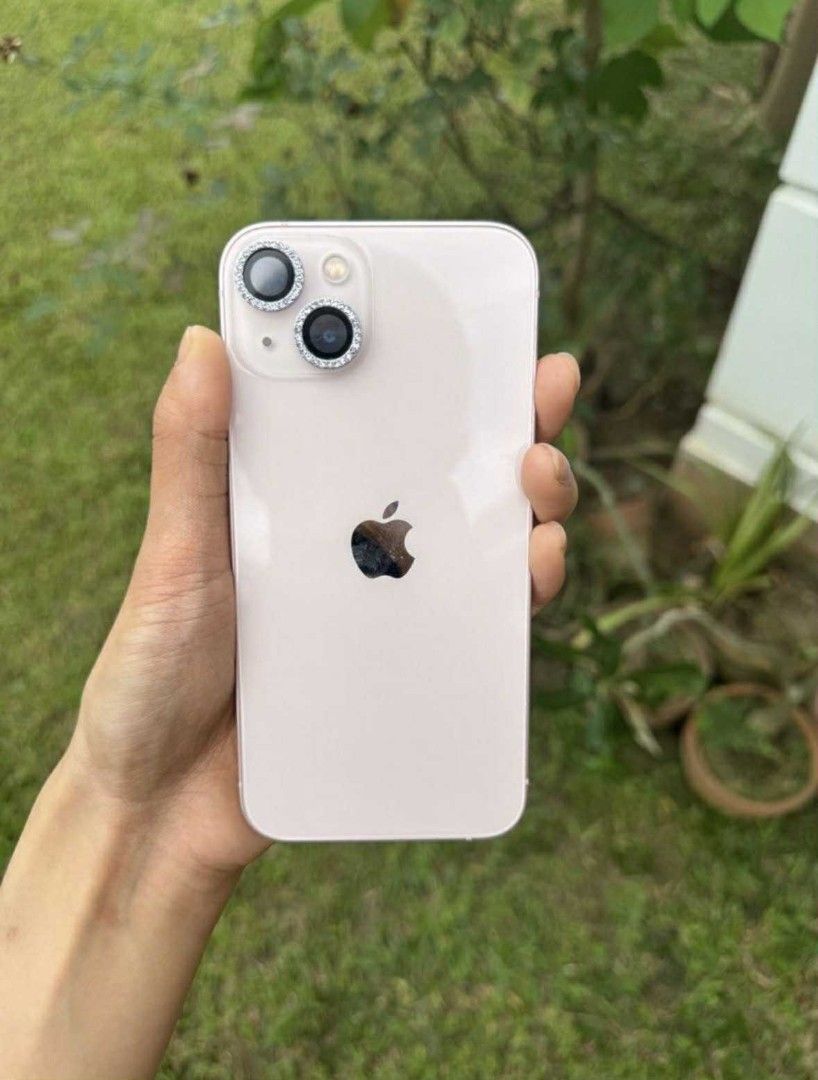 IPhone 13 PINK 256GB 🩷 (Category: iPhone 13 Series) located in Pasig City. Submitted by hazelscollectibles (Listing ID 1410205027, Image 3). Description: pwede for swap sa Ipad mini purple 126gb or 256gb 🩷 crossposted sa Isang acc ko 🩷 NO HISTORY OF ANY REPAIR🩷 IPHONE 13 256 GB PINK with AirPods gen 1 with left bud ✨Bought in Apple Shibuya Tokyo japan store with official E - receipt ✨ 87% batt health ✨May slight dent see pic other than that 9