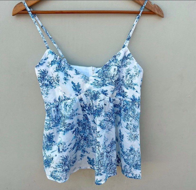 June 12 The Label Mahalia Top (Category: Sleeveless) located in Paranaque City. Submitted by meggie_mouse (Listing ID 1410341773, Image 1). Description: - custom sized, best fits 28” bust - brand for helping tags - bought for P1350 on ig! - in great condition, just needs to be ironed mod: lalamove, ggx mop: gcash.