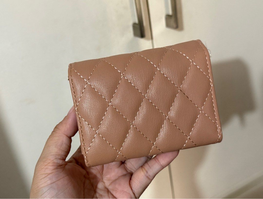 Kimbel International Quilted Wallet (Category: Wallets & Card holders) located in Caloocan City. Submitted by joycemiramar (Listing ID 1410208506, Image 2). Description: - Kimbel International wallet - Quilted design - Secure clasp closure - Compact size - Multiple card and cash compartments - Zippered pocket - Neutral color.