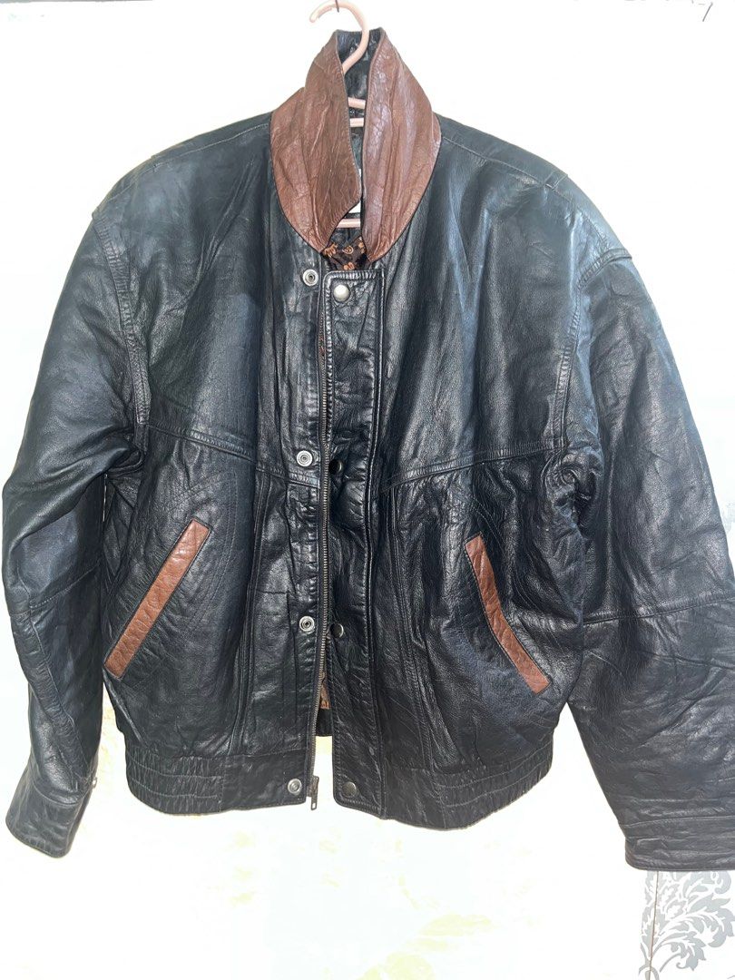 Leather Jacket (Category: Coats, Jackets and Outerwear) located in Santo Tomas. Submitted by bsmen (Listing ID 1410365780, Image 3). Description: Vintage Ash Creek Trading Black Leather Jacket - Mens (SMALL) Full Zip Biker Bomber 90s Minor flaw lang sa may kwelyo but all goods, cleaning lang need. DIMES: 27L 22W.