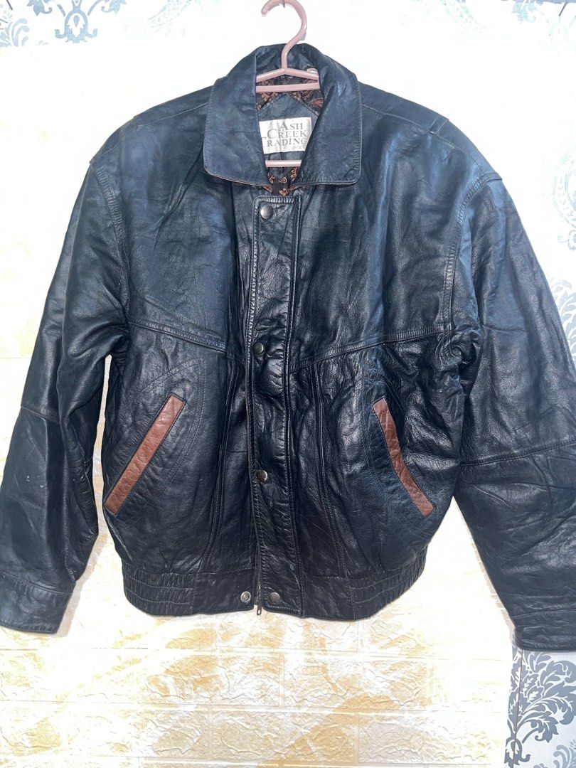 Leather Jacket (Category: Coats, Jackets and Outerwear) located in Santo Tomas. Submitted by bsmen (Listing ID 1410365780, Image 1). Description: Vintage Ash Creek Trading Black Leather Jacket - Mens (SMALL) Full Zip Biker Bomber 90s Minor flaw lang sa may kwelyo but all goods, cleaning lang need. DIMES: 27L 22W.