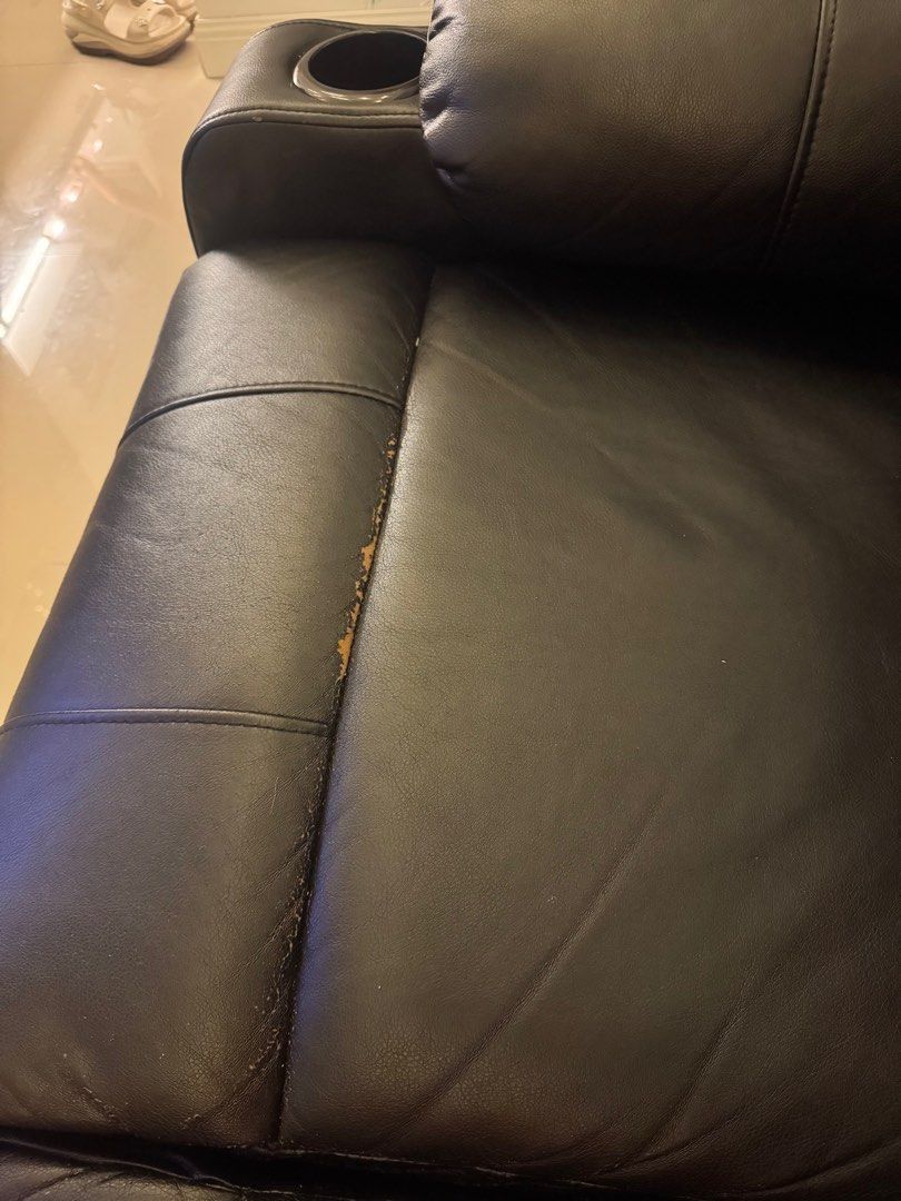 Leather Sofa (Lazy boy style) (Category: Sofas) located in Taguig. Submitted by overseasclothes.ph (Listing ID 1410342353, Image 3). Description: Bought 25k selling for 15k Issue on pic Need upholstery .
