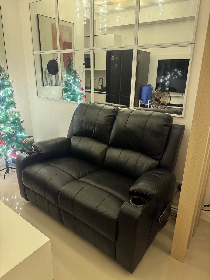 Leather Sofa (Lazy boy style) (Category: Sofas) located in Taguig. Submitted by overseasclothes.ph (Listing ID 1410342353, Image 2). Description: Bought 25k selling for 15k Issue on pic Need upholstery .
