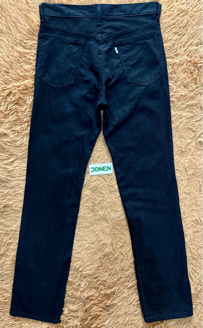 Levis 519-36 (Category: Jeans) located in Cavite. Submitted by SOLEBEN (Listing ID 1410276501, Image 3). Description: Levis 519-36 Straight Fit Made in Japan 100% Cotton Price: 850.00 Used: Excellent Condition Color: Black Actual Measurements: W-31 Rise-11 Inseam-32 Hem-7.5 Total Length-43 .