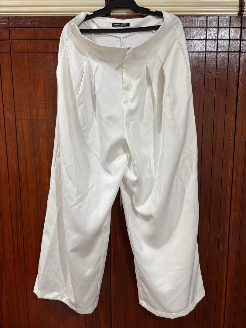 Lovito Women Casual Plain Pleated Pants (Category: Other Bottoms) located in Manila. Submitted by angeeee222 (Listing ID 1410277924, Image 1). Description: .