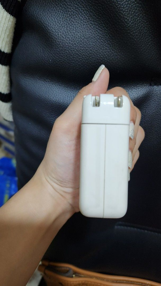 Macbook 61 watts charger (Category: Chargers) located in Manila. Submitted by summerstyled (Listing ID 1410335992, Image 3). Description: needs cleaning (brush( other than that good as new .