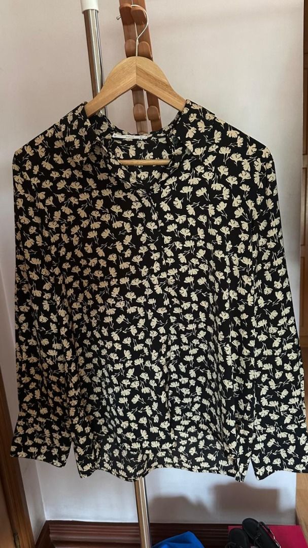 Mango S Floral Print Long Sleeve Button-Down (Category: Blouses) located in Muntinlupa City. Submitted by earlybirdyclub (Listing ID 1410255149, Image 2). Description: Button-down blouse features a black base with a delicate floral print. Mango size S .