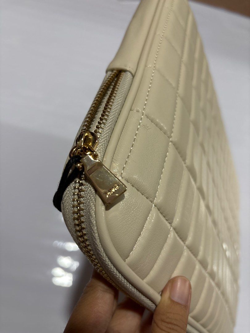 Mesa Quilted Laptop Sleeve (Category: Laptop Bags & Sleeves) located in Taguig. Submitted by passionfashion (Listing ID 1410291343, Image 3). Description: Cream-colored laptop sleeve with a quilted design. Features a gold-toned zipper and a small Mesa logo. The interior is a light beige color. Measures approximately 15 inches by 11 inches. Includes a small pocket inside..