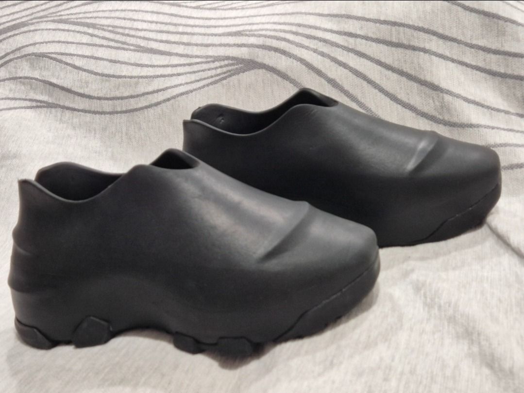 Monumental Mallow Low "Black" shoes (Category: Sneakers & Footwear) located in Cagayan de Oro. Submitted by pxfindscdo (Listing ID 1410204038, Image 2). Description: - Givenchy Monumental Mallow Low shoes - Features Givenchy logo on insole - Unique, chunky design - Textured soles for grip - Slip-on style - Made of a rubber-like material - Shoes only no Dust bag & Box - From the USA Mode of Payment: COP thru LBC.