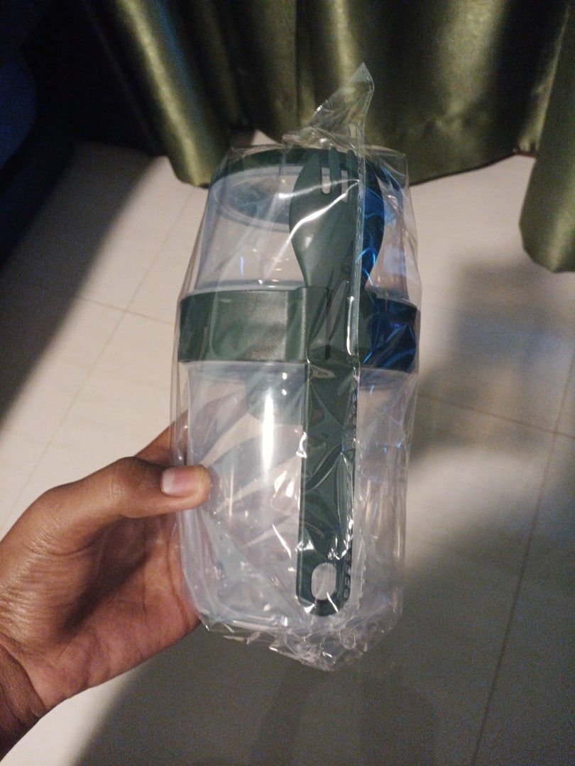 New lunchBox with Spoon - Green458780912450293760