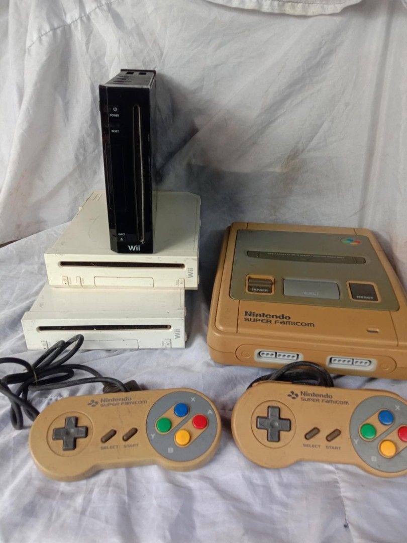 Nintendo Wii and Super Famicom Console Bundle (Category: Nintendo) located in Quezon City. Submitted by jpnvintageonline (Listing ID 1410224000, Image 1). Description: Nintendo Wii and Super Famicom Console Bundle as is condition .