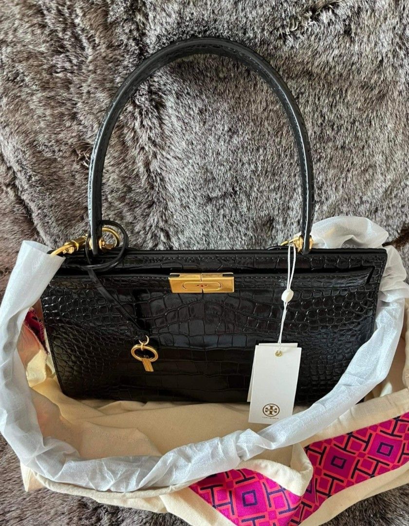 Original Tory Burch (Category: Luxury Bags & Wallets) located in Quezon City. Submitted by luxurybybelle (Listing ID 1410194315, Image 3). Description: 💯% Original moneyback guarantee if proven fake Tory Burch Lee Radzwill Embossed 💯% in Crocodile leather comes complete with gift receipt from the store of Tory Burch in US US $ 1,372 ×× updated price This bag is rare edition ✔️ Lalamove ready ❎️ NO COD ❎️ NO COP Mode of Payment Bank Transfer.