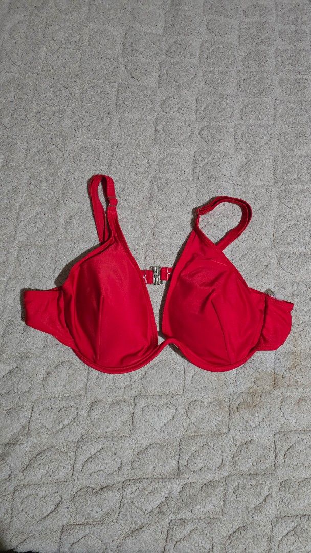 Red Bikini Set (Category: Bikinis & Swimsuits) located in Angeles City. Submitted by tan.sofiaa (Listing ID 1410320780, Image 2). Description: - Red bikini set - Top: Adjustable straps, clasp closure - Bottom: High-cut style - Fabric: Smooth, possibly synthetic - Color: Solid red - Bought from SHEIN for Php 569, never been used since too loose bc i lost some weight .