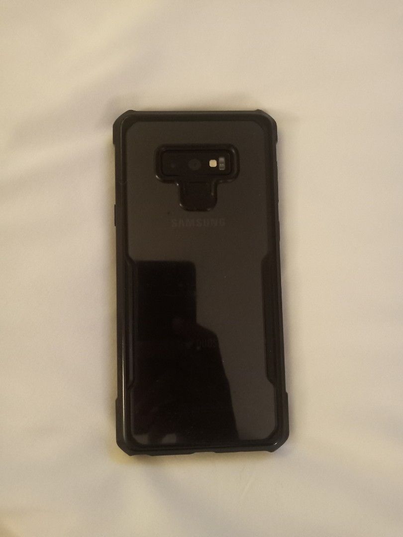 Samsung note 9 (Category: Samsung) located in Pasig City. Submitted by zlosku (Listing ID 1410288637, Image 2). Description: Samsung note 9 lcd is cracked on the side with a hair line across No pen 🖋️ 128 GB Everything is working well No green screen. Free phone case!.