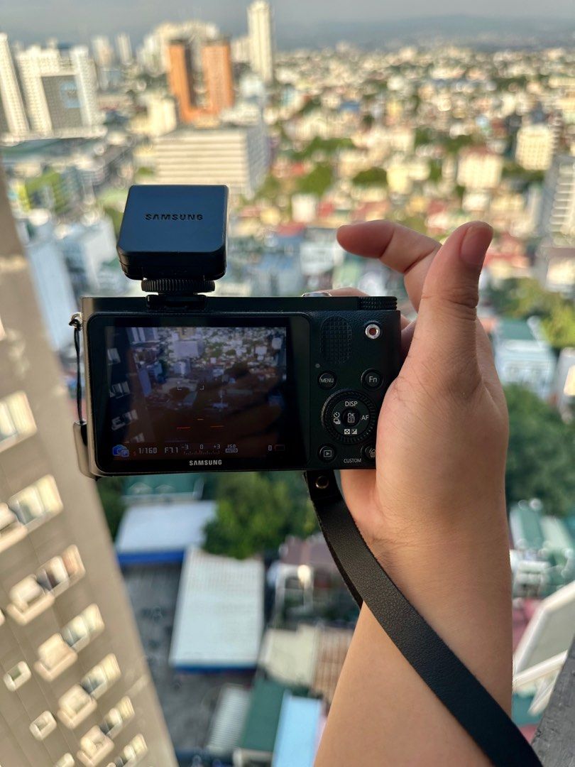 Samsung NX 1000 (Category: Cameras) located in Quezon. Submitted by rinatsky (Listing ID 1410191988, Image 3). Description: SAMSUNG NX 1000 PHP 10,499 - 20.3 mega pixels - Wifi and NFC + 1080p HD movie recording - best features: retro effect, soft focus, vivid, portrait, clasic effect, and custom rgb effect - more features: old film effect, half tone, night mode, sunset mode, beach mode, forest, & many more vintage outputs - white balance is also