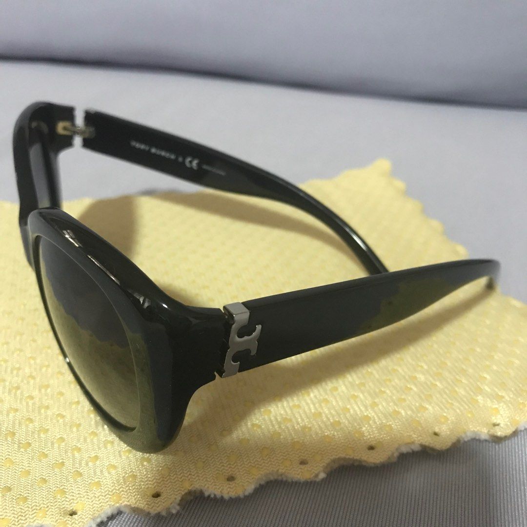 Tory Burch Sunglasses 7076 Black Gradient (Category: Sunglasses & Eyewear) located in Manila. Submitted by junmiller (Listing ID 1410269755, Image 2). Description: Authentic preloved…almost like new..
