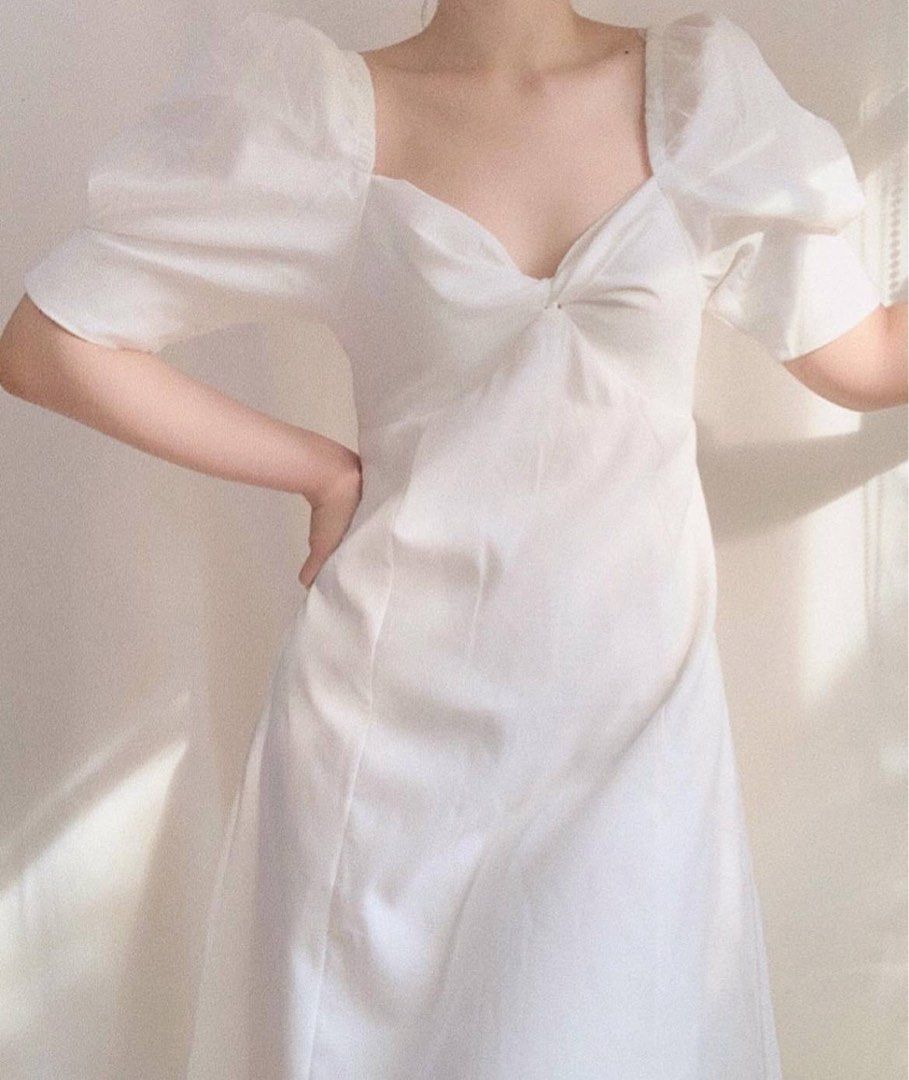 White Puff Sleeve Midi Dress L (Category: Dresses) located in Quezon City. Submitted by a_t_g (Listing ID 1410217448, Image 2). Description: Original price: ₱1600 RFS: Got another dress that looks similar to this. Why get it: Cute, clean, and crisp! This white midi dress comes with puff sleeves, a sweetheart neckline, and a knot detail at the bust. An easy-to-wear choice for lunch outs, dinner dates, weekend trips, and other occasions. .