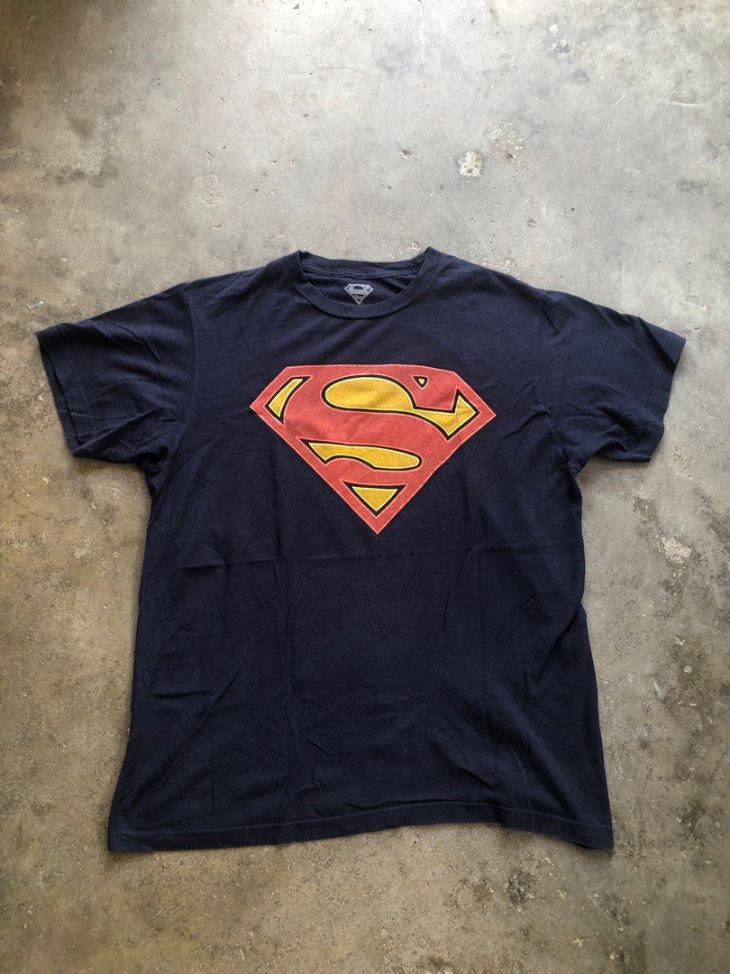 Y2K SUPERMAN LOGO TEE Y2K EMO GRUNGE CYBER (Category: Tshirts & Polo Shirts ) located in Tacurong. Submitted by akth1en (Listing ID 1410207799, Image 1). Description: ALL ITEMS ARE NEED WASH M ON TAG Width:21 Length:27 Issue:Small Pinhole Condition:10/10 Color Rate:10/10 .
