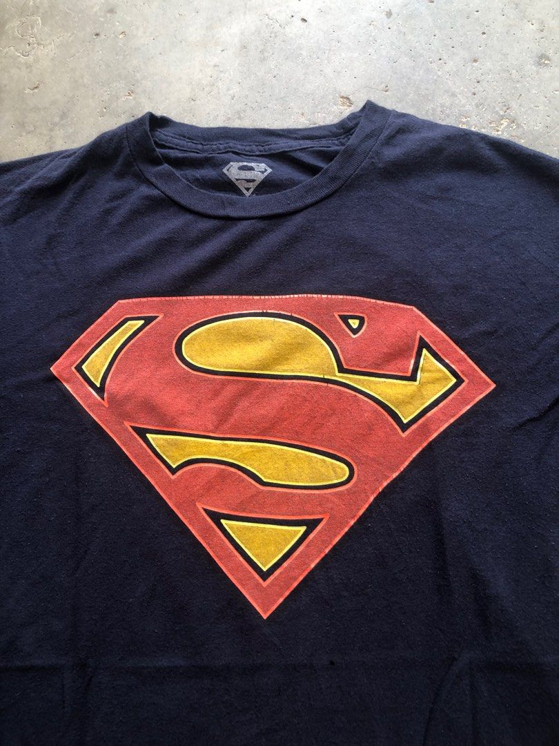 Y2K SUPERMAN LOGO TEE Y2K EMO GRUNGE CYBER (Category: Tshirts & Polo Shirts ) located in Tacurong. Submitted by akth1en (Listing ID 1410207799, Image 2). Description: ALL ITEMS ARE NEED WASH M ON TAG Width:21 Length:27 Issue:Small Pinhole Condition:10/10 Color Rate:10/10 .