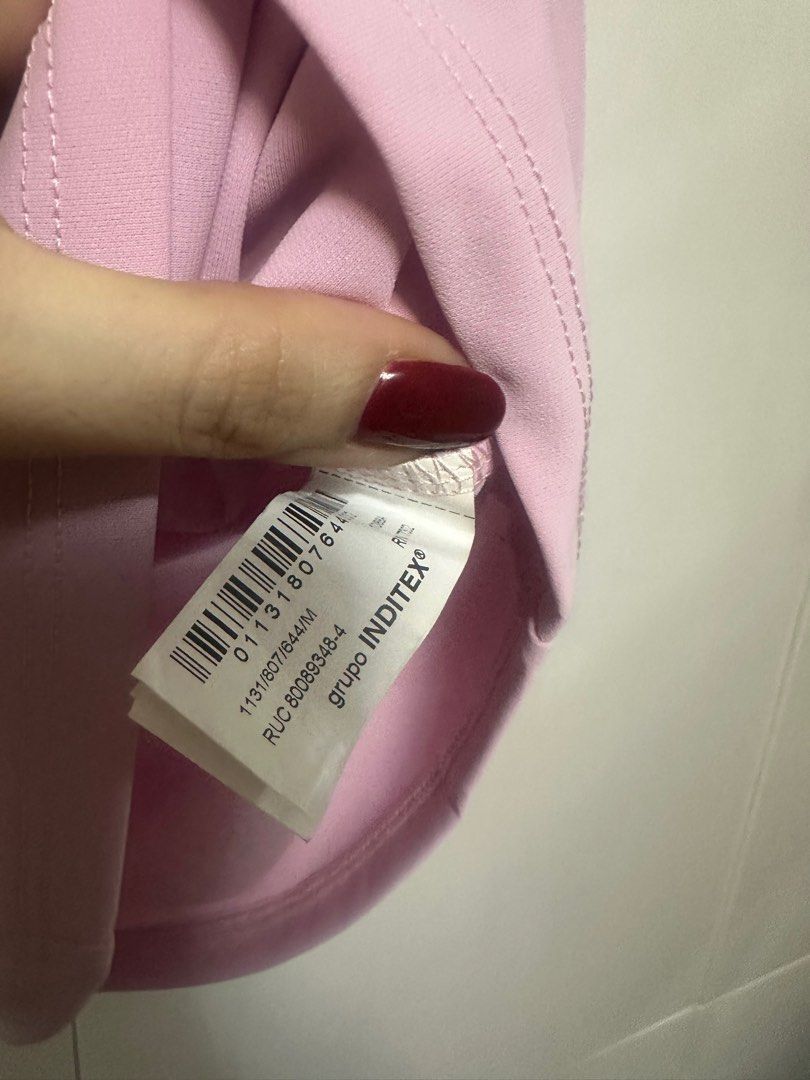Zara Cowl Neck Top - Size M (Category: Sleeveless) located in Taguig. Submitted by rlg.declutterph (Listing ID 1410260664, Image 3). Description: Like new Medium Super sexy With paperbag .