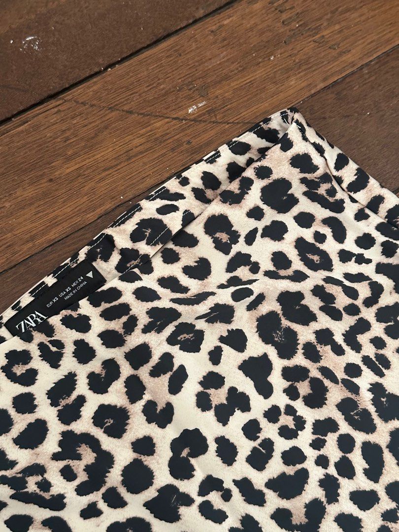 Zara satin leopard print midi skirt (Category: Skirts) located in Quezon City. Submitted by celoem (Listing ID 1410200692, Image 3). Description: New w/o tags and laundered. Can fit S to semi M.