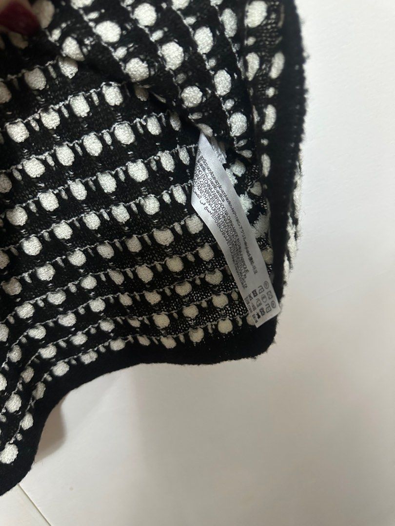 Zara Sleeveless Top with Buttons (Category: Sleeveless) located in Taguig. Submitted by rlg.declutterph (Listing ID 1410259310, Image 2). Description: - Zara sleeveless top - Size: M - Pattern: Black and white - Details: Fringe, decorative buttons, small pocket -textured di ko alam tawag sa tela hehehehe .