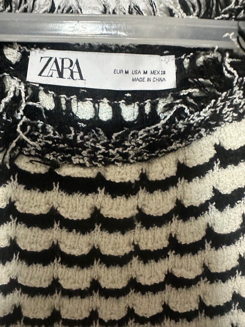 Zara Sleeveless Top with Buttons (Category: Sleeveless) located in Taguig. Submitted by rlg.declutterph (Listing ID 1410259310, Image 3). Description: - Zara sleeveless top - Size: M - Pattern: Black and white - Details: Fringe, decorative buttons, small pocket -textured di ko alam tawag sa tela hehehehe .