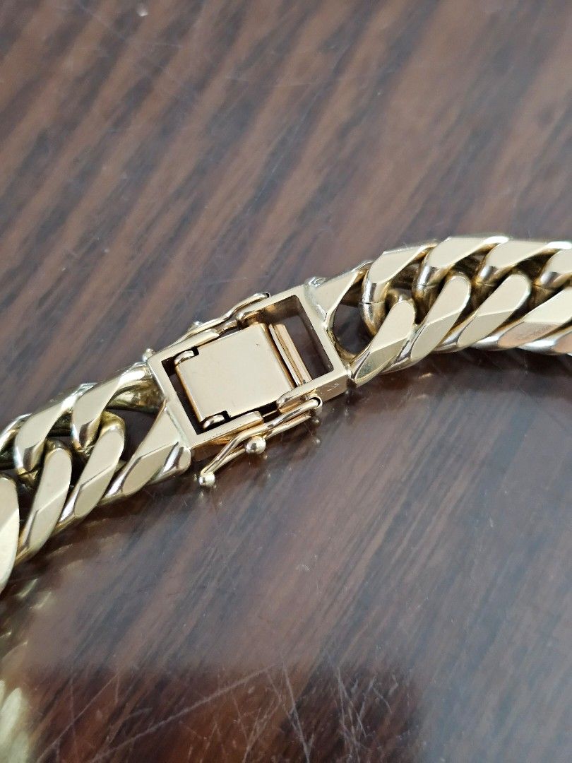 18K Gold Cuban Link Necklace (Category: Necklaces) located in Tagbilaran City. Submitted by lugarpogi (Listing ID 1410424348, Image 3). Description: - 18K Gold Cuban Link Necklace - Classic curb chain design - Secure clasp - Marked "K18" - Bright gold color - Substantial and luxurious piece Japan Gold 18k 299.8 grams 7850 pesos per / gram..