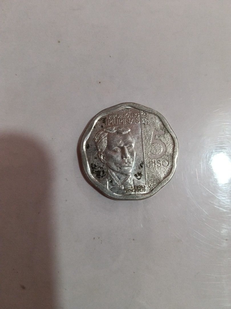 5 Peso Nonagonal BSP seal type 1 coin (Category: Currency) located in Roxas City. Submitted by sorabella (Listing ID 1410546931, Image 1). Description: QYOP.