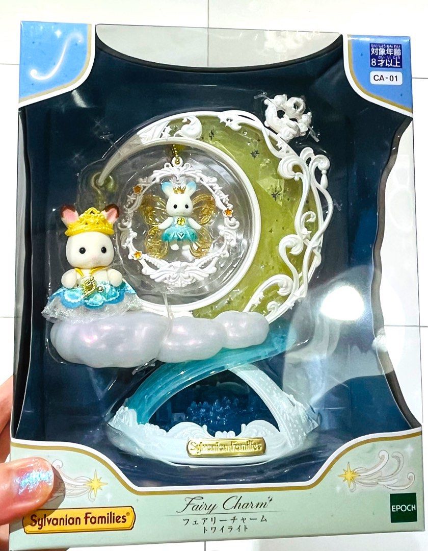 現貨🐰🌙日本🇯🇵正版 森林家族公仔 月亮仙子兔仔公主公仔擺設套裝 娃娃屋公仔屋飾配件 模型玩具微景玩具 娃娃擺設飾物 聖誕禮物 百日宴 生日禮物 情人節禮物 畢業禮物 結婚禮物 SYLVANIAN FAMILIES MINI ANIMALS RABBIT MOONLIGHT DOLL BOX SET CHRISTMAS BIRTHDAY WEDDING VALENTINES GIFT （分類：手辦雕像）位於 Hong Kong。 由 swroom 提交（商品編號 1410511795，圖片 2）。簡介： 💖$ 450 件 ( 全新未開封) 🎁節日銷情迅速請早訂購，售完即止‼️ 🛍更多卡通精品玩具FOLLOW US ： carousell.com/swroom 📥INBOX 購買請提供以下資料 ： ▫️ 款式及件數 ▫️付款方式 : PAYME / FPS / ALIPAYHK ▫️郵寄方式： 📦 SF順豐到付 ( 一般情況 2-3 工作天寄出 ) ❌ 不設面交 ****
