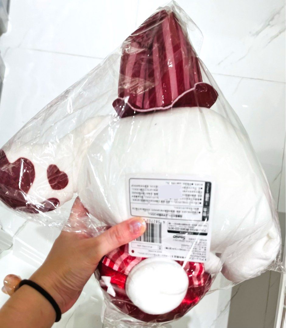 現貨💝🍫正版 SANRIO公仔 華麗甜蜜朱古力造形 肉桂狗公仔 玉桂狗毛公仔 日本公仔 求婚公仔 結婚公仔 賀年禮物 生日禮物 新年禮物 CINNAMONROLL SOFT DOLL TOY BIRTHDAY WEDDING ANNIVERSARY VALENTINES CHRISTMAS GIFT DOLL （分類：絨毛玩具）位於 Hong Kong。 由 swroom 提交（商品編號 1410494990，圖片 2）。簡介： 💖$488 隻 ( 全新未開封) 🎁節日銷情迅速請早訂購，售完即止‼️ 🛍更多卡通精品玩具FOLLOW US ： carousell.com/swroom 📥INBOX 購買請提供以下資料 ： ▫️ 款式及件數 ▫️付款方式 : PAYME / FPS / ALIPAYHK ▫️郵寄方式： 📦 SF順豐到付 ( 一般情況 2-3 工作天寄出 ) ❌ 不設面交 **** 確認全數付款後才留貨及安排寄出 *** ⚜️相關產品⚜️ 現貨🩵👘正版 SA