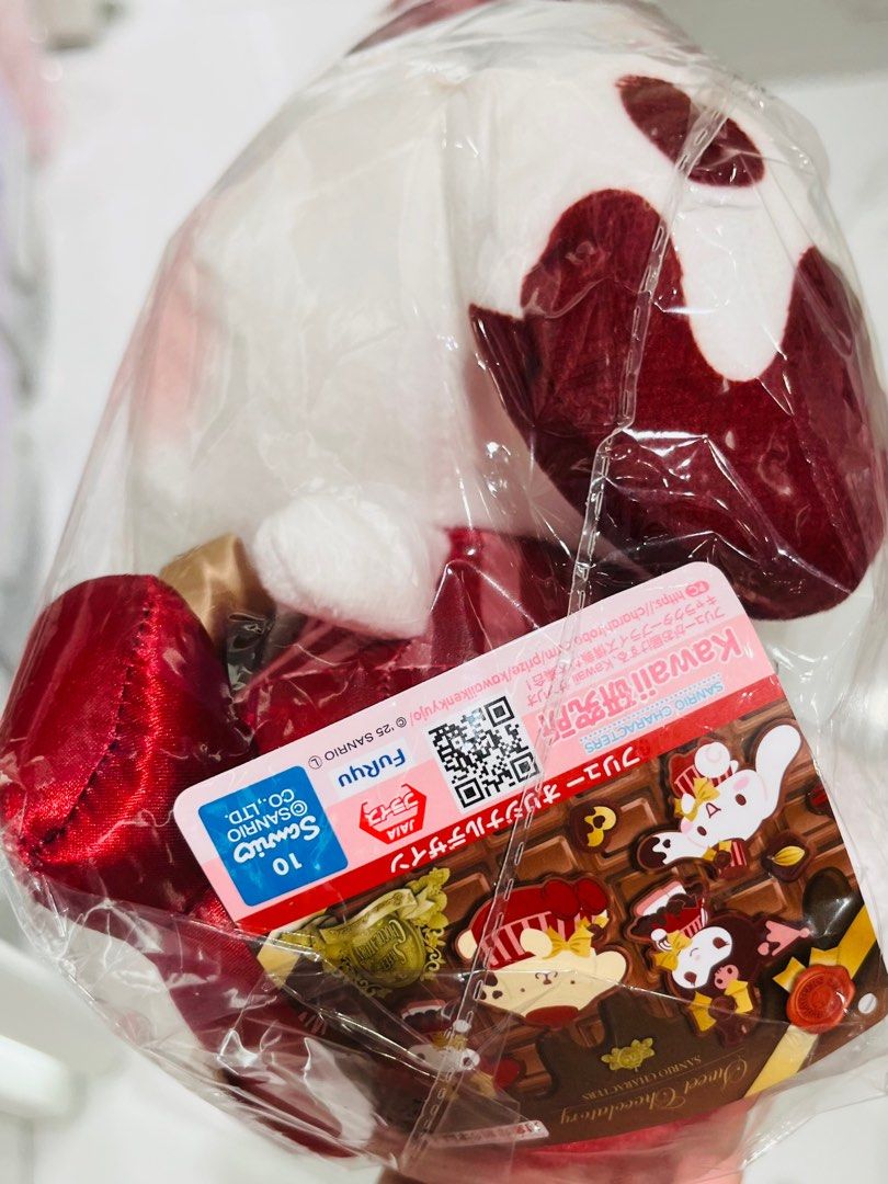 現貨💝🍫正版 SANRIO公仔 華麗甜蜜朱古力造形 肉桂狗公仔 玉桂狗毛公仔 日本公仔 求婚公仔 結婚公仔 賀年禮物 生日禮物 新年禮物 CINNAMONROLL SOFT DOLL TOY BIRTHDAY WEDDING ANNIVERSARY VALENTINES CHRISTMAS GIFT DOLL （分類：絨毛玩具）位於 Hong Kong。 由 swroom 提交（商品編號 1410494990，圖片 3）。簡介： 💖$488 隻 ( 全新未開封) 🎁節日銷情迅速請早訂購，售完即止‼️ 🛍更多卡通精品玩具FOLLOW US ： carousell.com/swroom 📥INBOX 購買請提供以下資料 ： ▫️ 款式及件數 ▫️付款方式 : PAYME / FPS / ALIPAYHK ▫️郵寄方式： 📦 SF順豐到付 ( 一般情況 2-3 工作天寄出 ) ❌ 不設面交 **** 確認全數付款後才留貨及安排寄出 *** ⚜️相關產品⚜️ 現貨🩵👘正版 SA