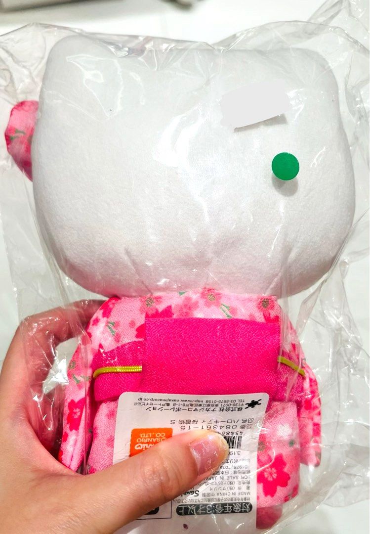 現貨💖👘正版 SANRIO公仔 新年和服 HELLO KITTY毛公仔 貓公仔 和服公仔 日本公仔 賀年禮物 生日禮物 結婚公仔 求婚公仔 新年禮物 SOFT DOLL TOY BIRTHDAY WEDDING ANNIVERSARY VALENTINES GIFT DOLL （分類：絨毛玩具）位於 Hong Kong。 由 swroom 提交（商品編號 1410488038，圖片 2）。簡介： 💖$388 隻 ( 全新未開封) 🎁節日銷情迅速請早訂購，售完即止‼️ 🛍更多卡通精品玩具FOLLOW US ： carousell.com/swroom 📥INBOX 購買請提供以下資料 ： ▫️ 款式及件數 ▫️付款方式 : PAYME / FPS / ALIPAYHK ▫️郵寄方式： 📦 SF順豐到付 ( 一般情況 2-3 工作天寄出 ) ❌ 不設面交 **** 確認全數付款後才留貨及安排寄出 *** ⚜️相關產品⚜️ 現貨💜👘正版 SANRIO公仔 新年和服 KUROM