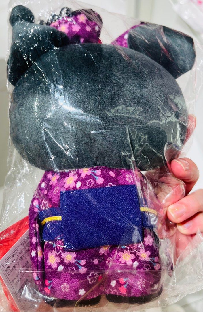 現貨💜👘正版 SANRIO公仔 新年和服 KUROMI毛公仔 和服公仔 日本公仔 賀年禮物 結婚公仔 求婚公仔 生日禮物 新年禮物 SOFT DOLL TOY BIRTHDAY WEDDING ANNIVERSARY VALENTINES GIFT DOLL （分類：絨毛玩具）位於 Hong Kong。 由 swroom 提交（商品編號 1410490134，圖片 2）。簡介： 💖$388 隻 ( 全新未開封) 🎁節日銷情迅速請早訂購，售完即止‼️ 🛍更多卡通精品玩具FOLLOW US ： carousell.com/swroom 📥INBOX 購買請提供以下資料 ： ▫️ 款式及件數 ▫️付款方式 : PAYME / FPS / ALIPAYHK ▫️郵寄方式： 📦 SF順豐到付 ( 一般情況 2-3 工作天寄出 ) ❌ 不設面交 **** 確認全數付款後才留貨及安排寄出 *** ⚜️相關產品⚜️ 現貨💖👘正版 SANRIO公仔 新年和服 HELLO KITTY毛公仔